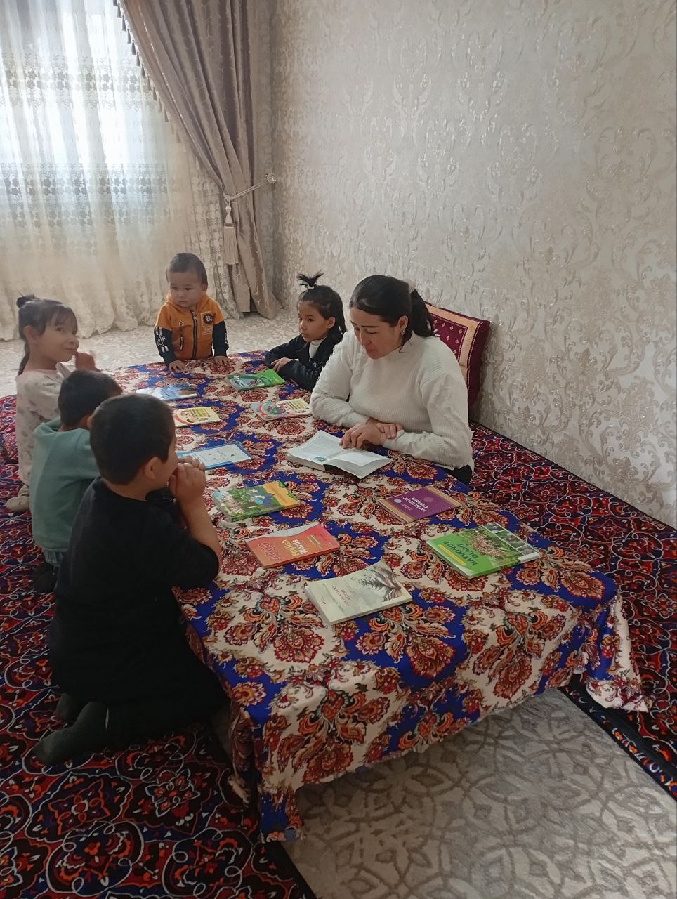 "Kitobxonlik oiladan boshlanadi - Kitobxon ona-kitobxon bola"